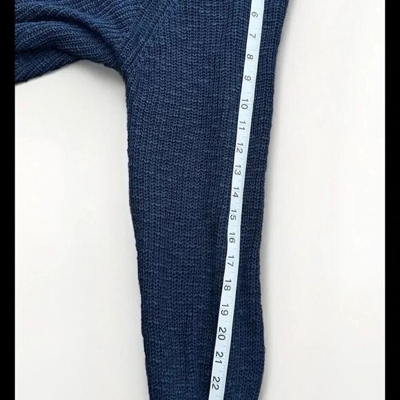 Francesca's‎ Collections Crop Navy Blue Sweater Size Large - Picture 9 of 9